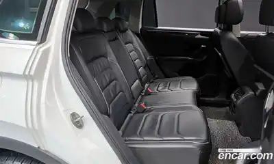 Volkswagen Tiguan 2018 2.0 Автомат в Москве № 215205, миниатюра 4