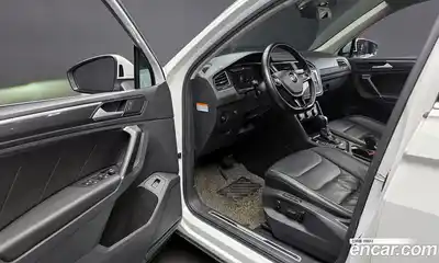 Volkswagen Tiguan 2018 2.0 Автомат в Москве № 215205, миниатюра 7