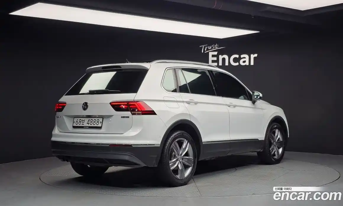 Volkswagen Tiguan 2018 2.0 Автомат в Москве № 215205, фото 10
