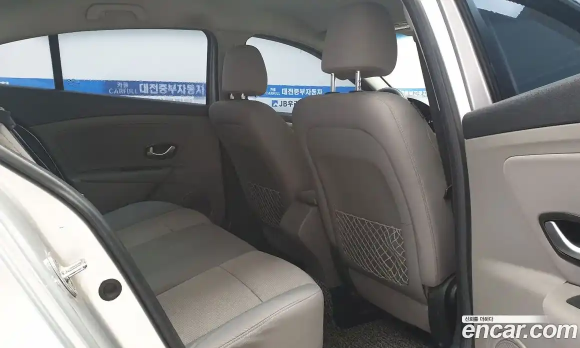 Renault SM3 2011 1.6 Механическая в Москве № 227374, фото 12