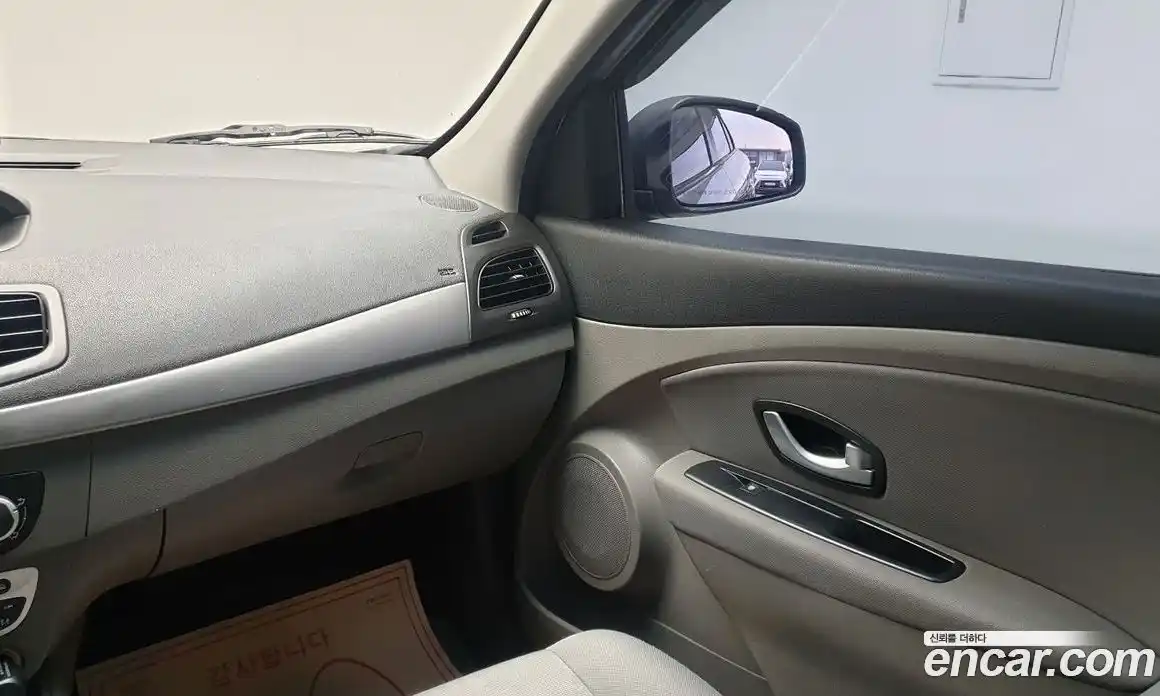 Renault SM3 2011 1.6 Механическая в Москве № 227374, фото 20