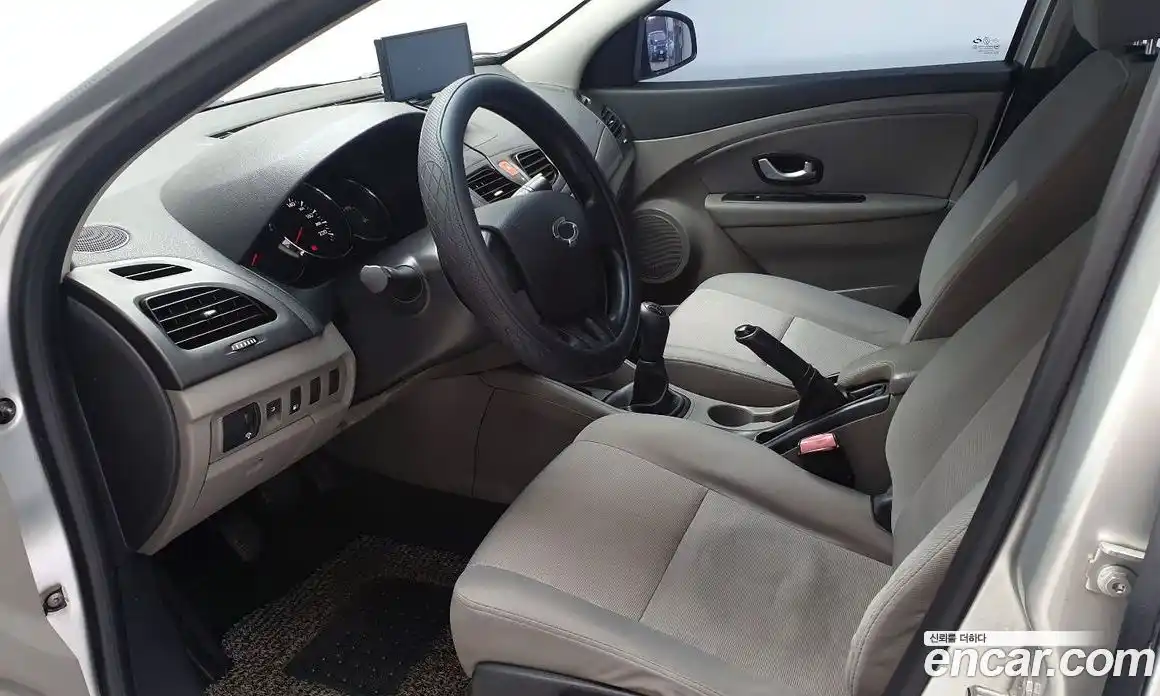 Renault SM3 2011 1.6 Механическая в Москве № 227374, фото 10