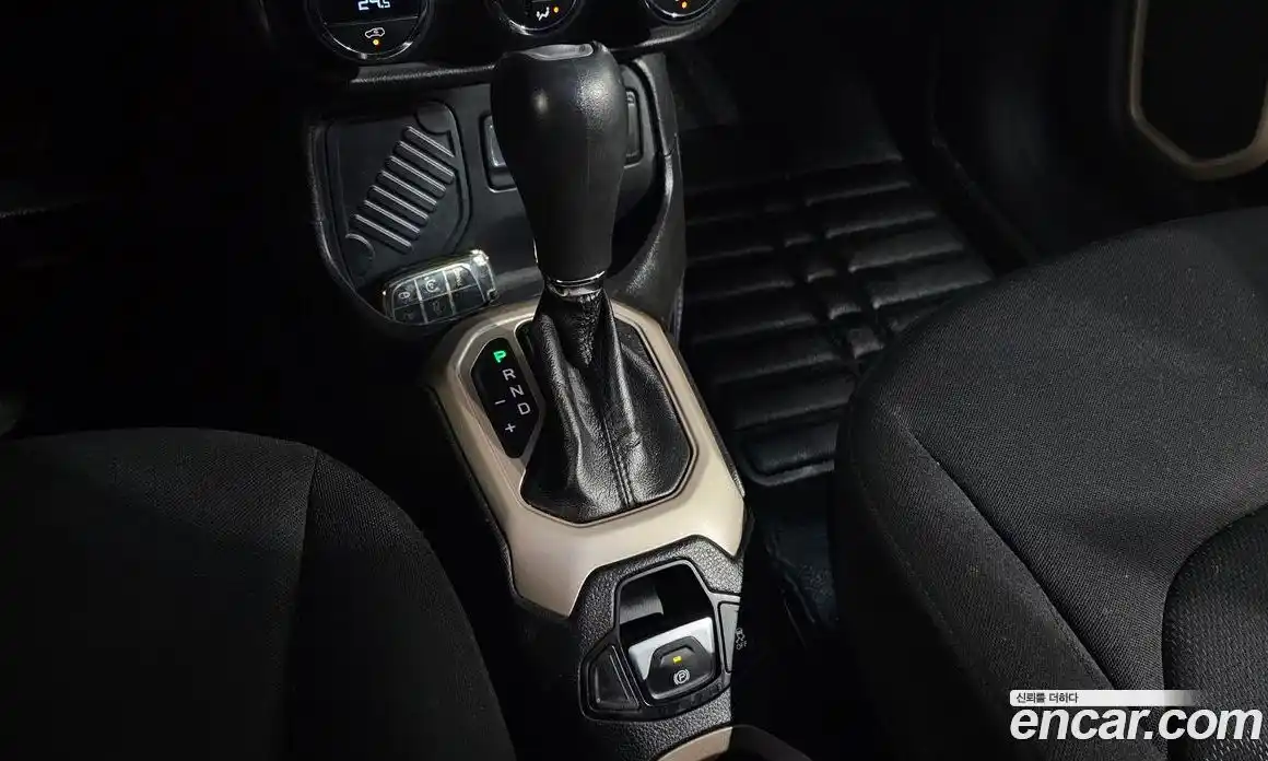 Jeep Renegade 2016 2.4 Автомат в Москве № 232551, фото 9