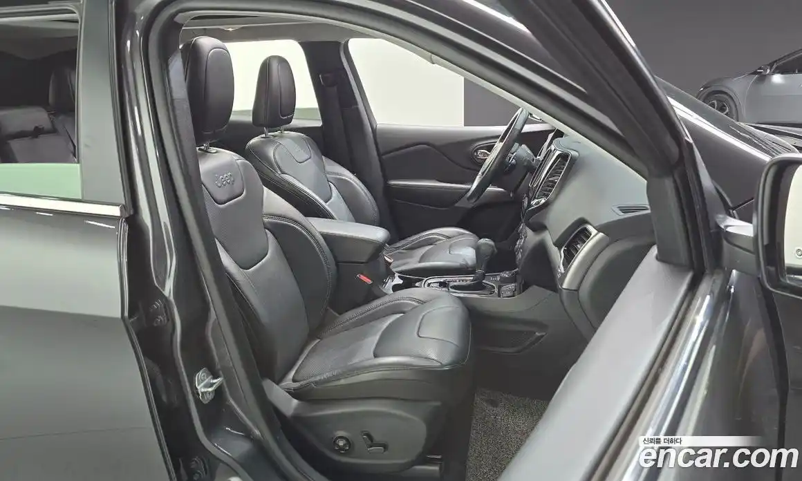 Jeep Cherokee 2021 2.4 Автомат в Москве № 232570, фото 7