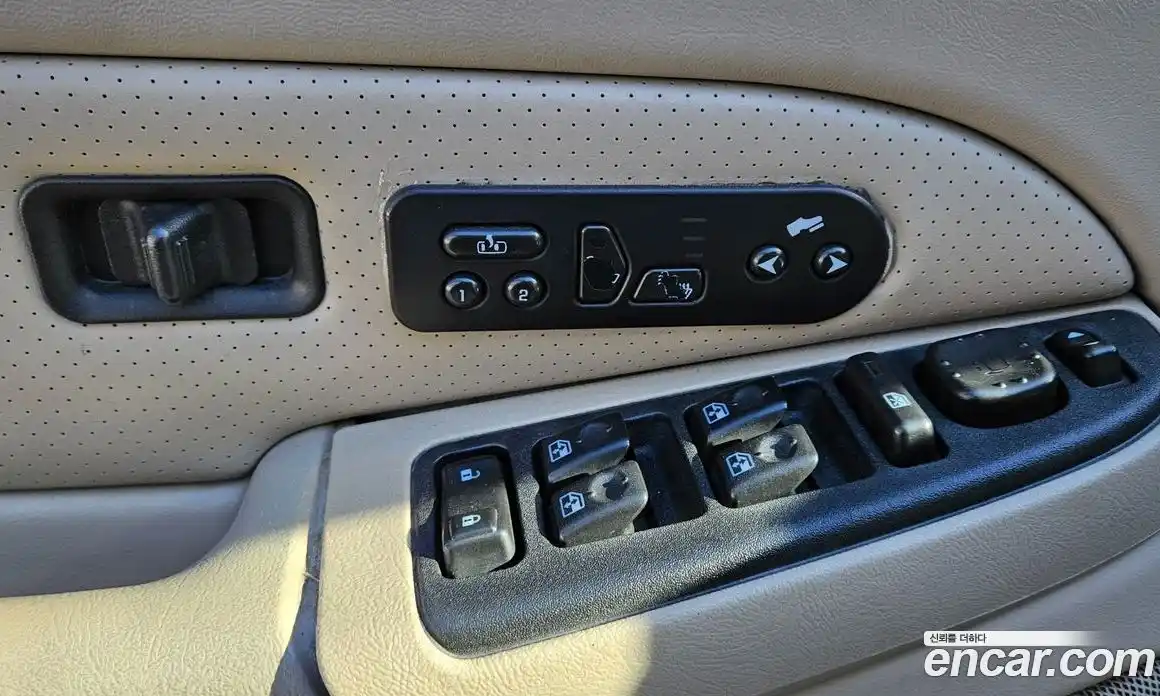 Cadillac Escalade 2004 6.0 Автомат в Москве № 256577, фото 8