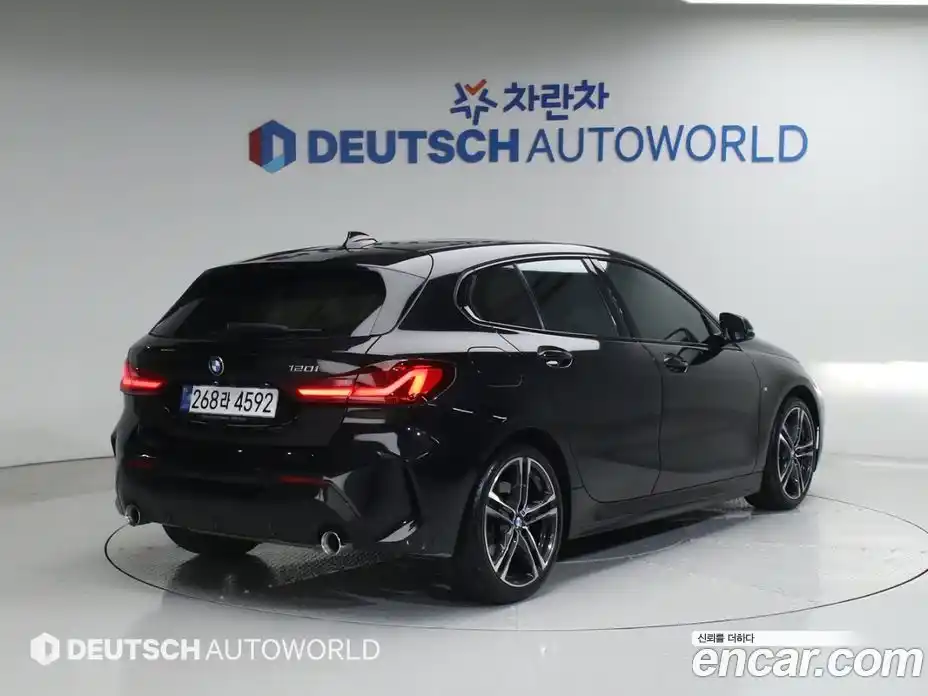 BMW 1-Series 2023 2.0 Автомат в Москве № 281507, фото 3