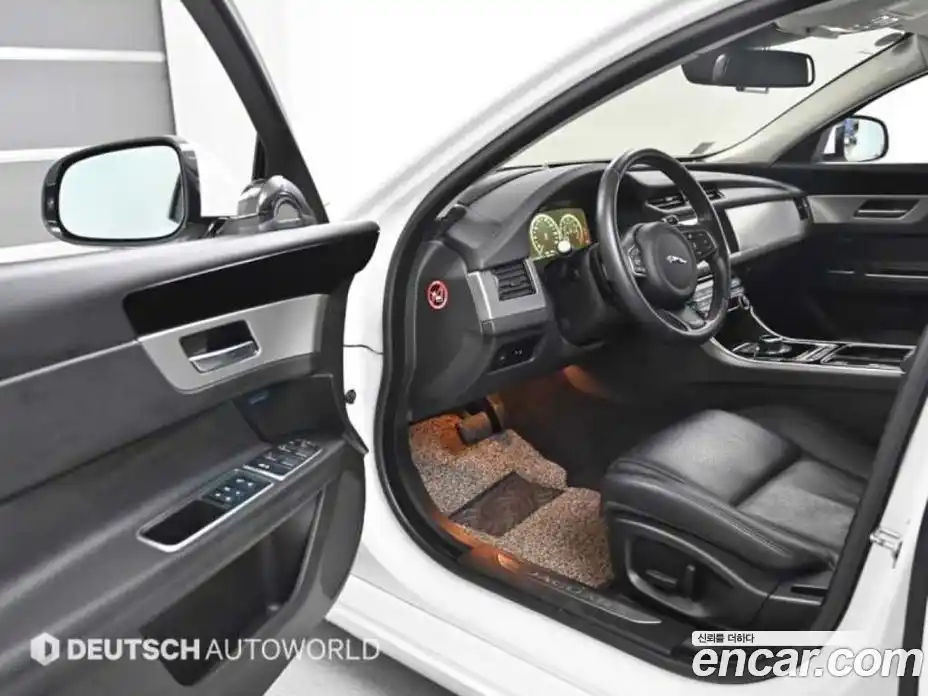 Jaguar XF 2017 2.0 Автомат в Москве № 283923, фото 11