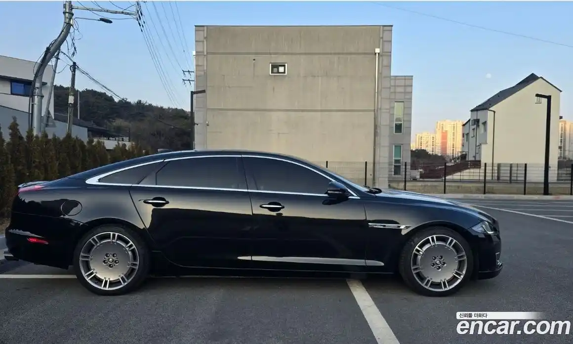Jaguar XJ 2018 3.0 Автомат в Москве № 305181, фото 11