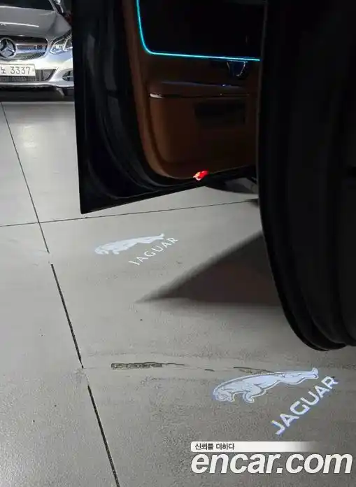 Jaguar XJ 2018 3.0 Автомат в Москве № 305181, фото 19