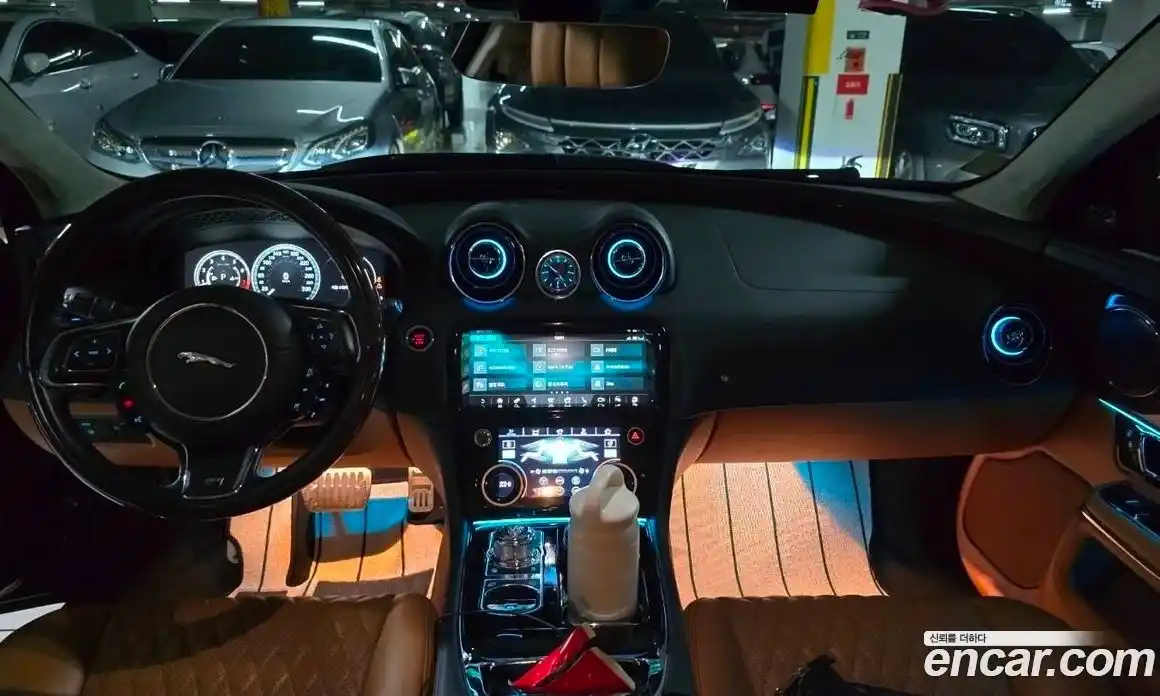 Jaguar XJ 2018 3.0 Автомат в Москве № 305181, фото 20