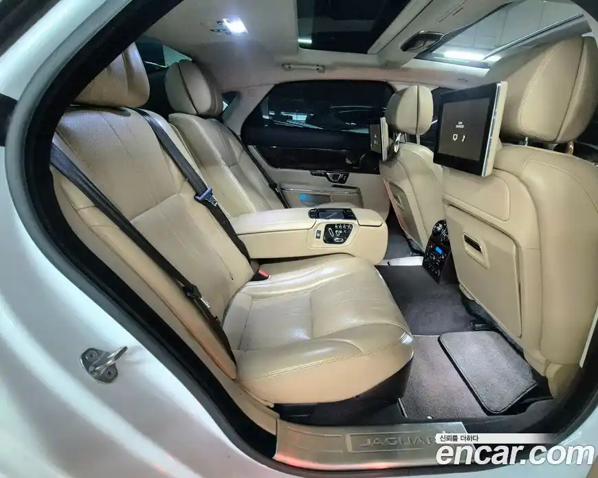 Jaguar XJ 2014 3.0 Автомат в Москве № 305208, фото 11
