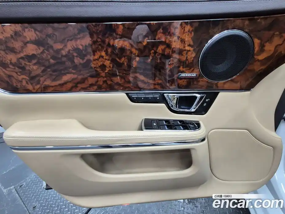 Jaguar XJ 2014 3.0 Автомат в Москве № 305208, фото 18