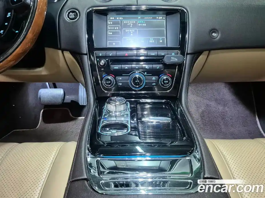 Jaguar XJ 2014 3.0 Автомат в Москве № 305208, фото 9