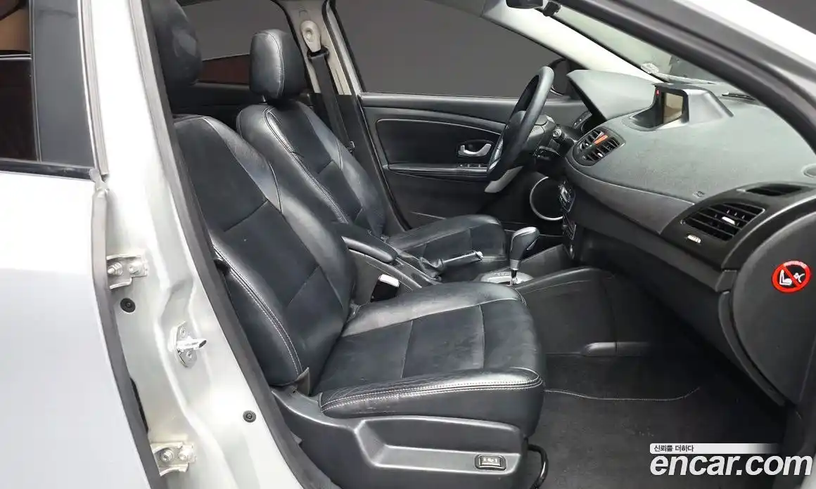 Renault SM3 2010 1.6 Автомат в Москве № 316999, фото 11