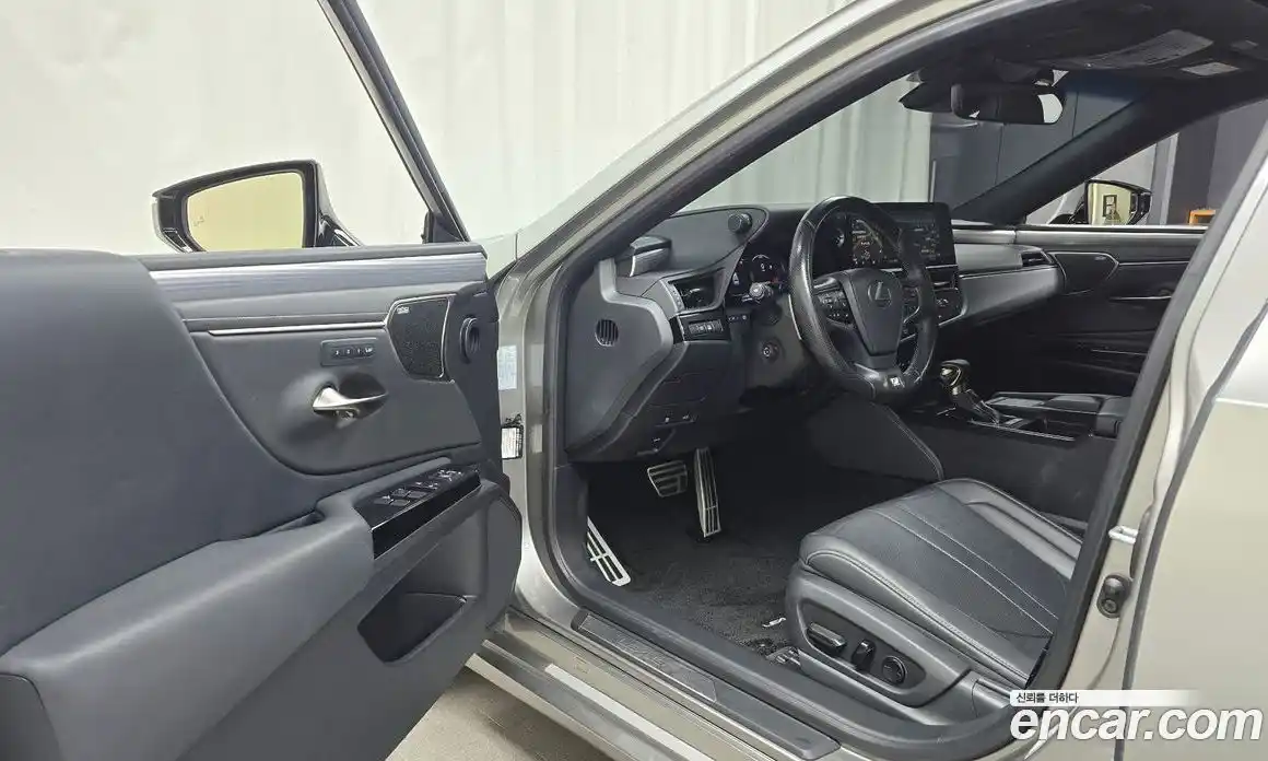 Lexus ES 2022 2.5 Автомат в Москве № 334308, фото 13