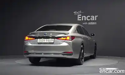 Lexus ES 2022 2.5 Автомат в Москве № 334308, миниатюра 2