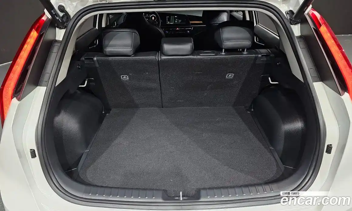 Kia Niro 2022 1.6 Автомат в Москве № 337718, фото 11