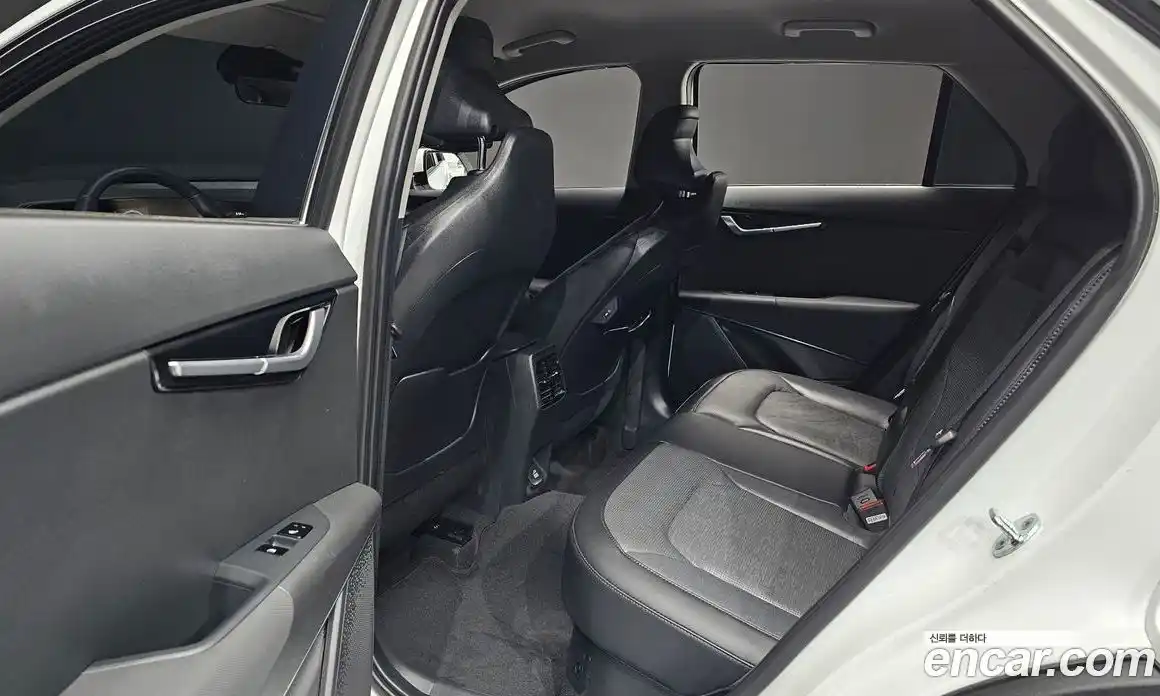 Kia Niro 2022 1.6 Автомат в Москве № 337718, фото 16