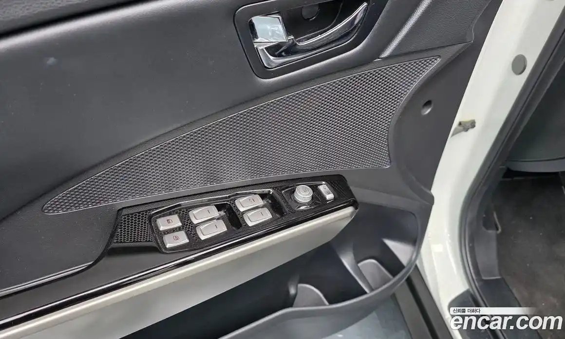 SsangYong TIBOLI 2016 1.6 Автомат в Москве № 341369, фото 4