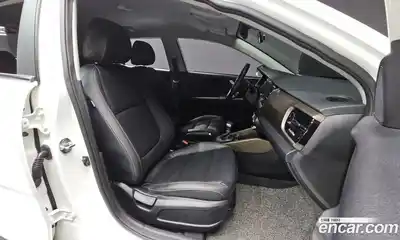 Kia Stonic 2018 1.4 Автомат в Москве № 362800, миниатюра 11