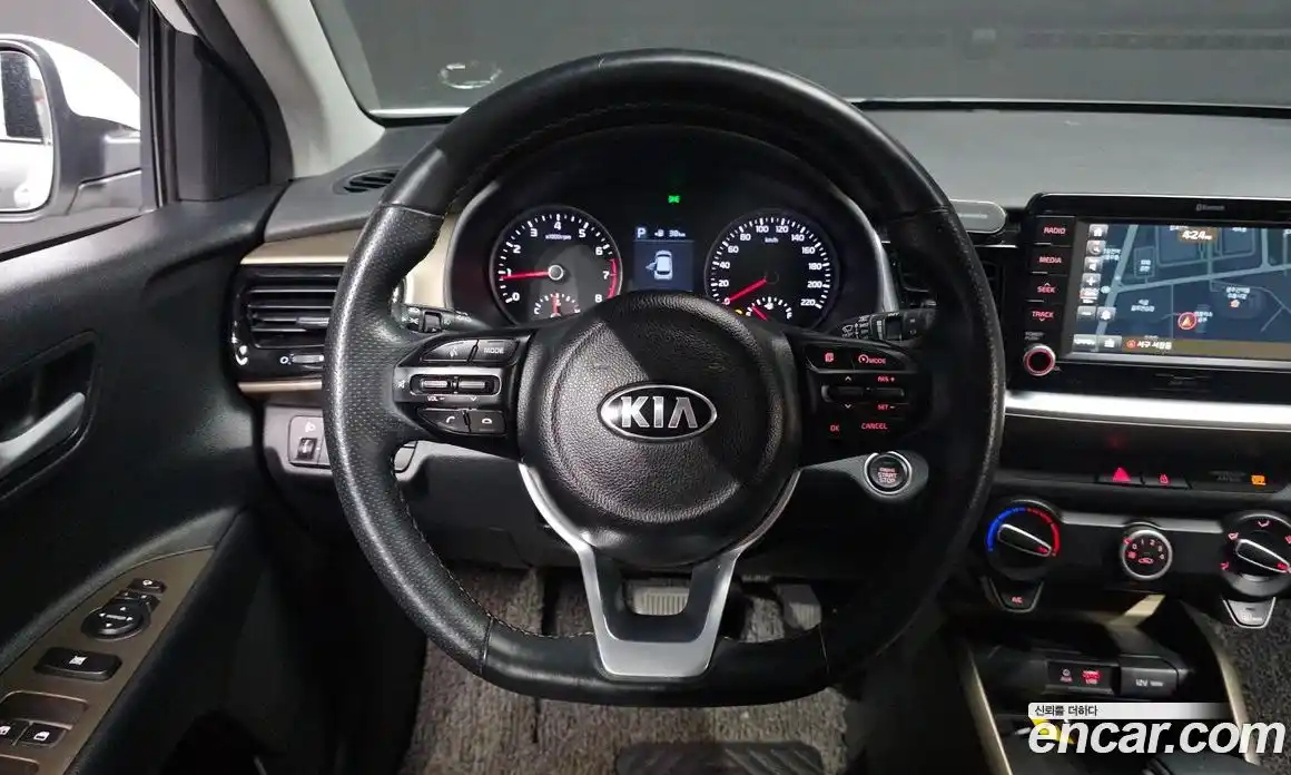 Kia Stonic 2018 1.4 Автомат в Москве № 362800, фото 13