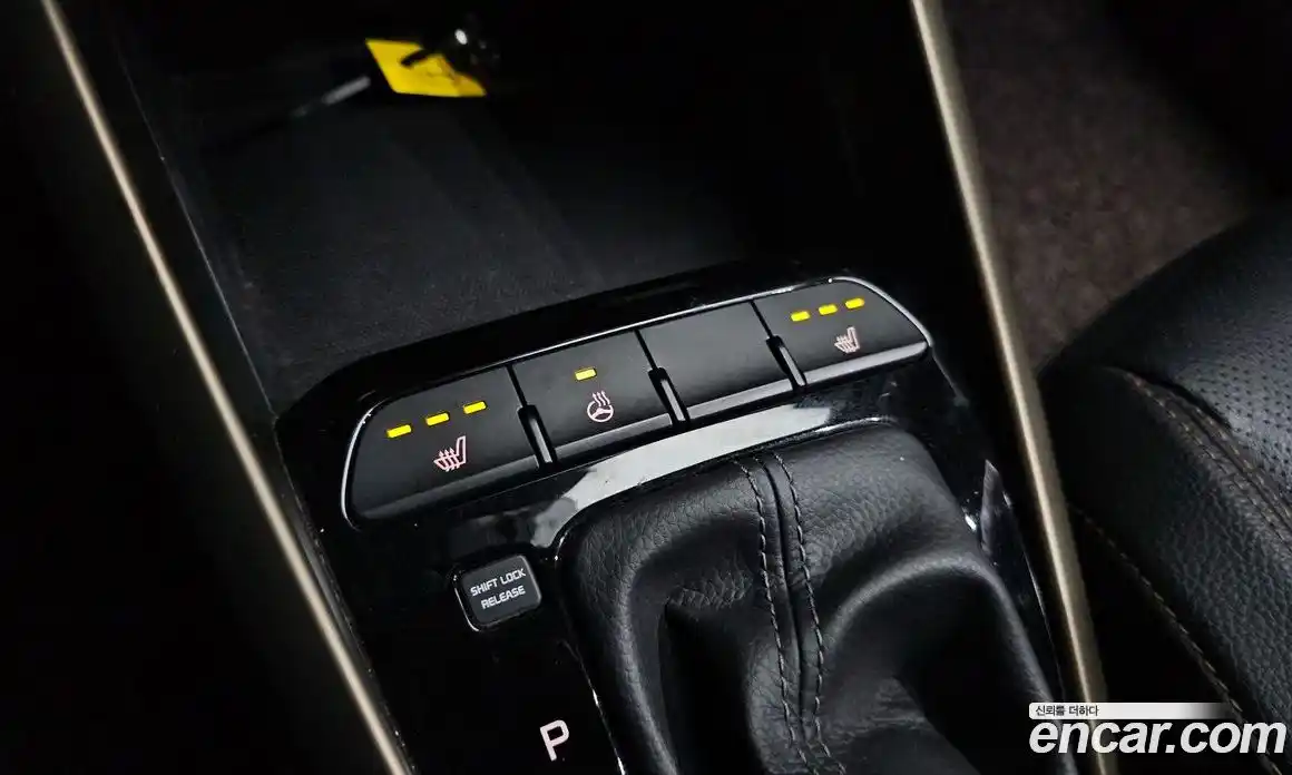 Kia Stonic 2018 1.4 Автомат в Москве № 362800, фото 19