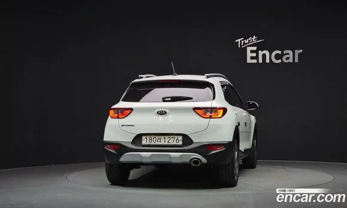 Kia Stonic 2018 1.4 Автомат в Москве № 362800, фото 4