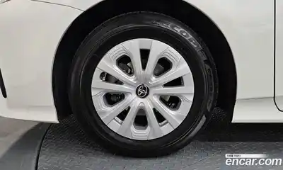 Toyota Prius 2019 1.8 Автомат в Москве № 384038, миниатюра 5