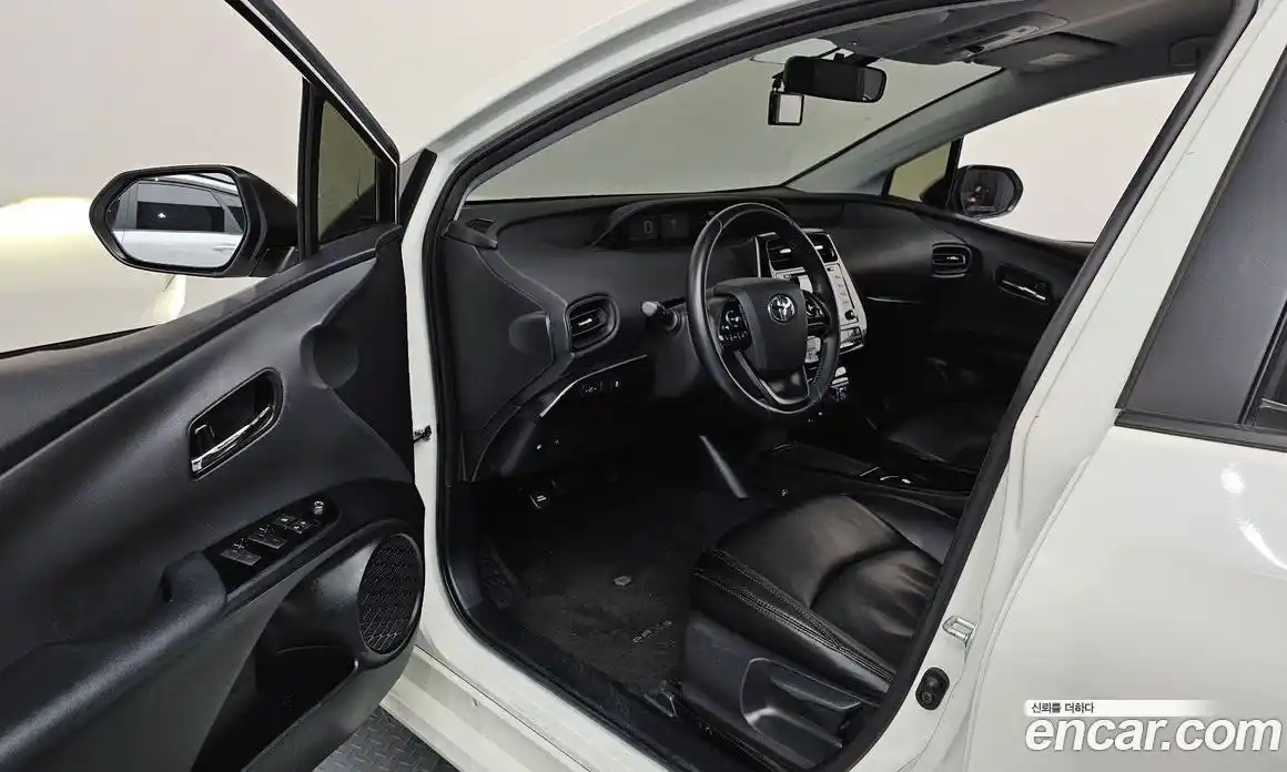 Toyota Prius 2019 1.8 Автомат в Москве № 384038, фото 10