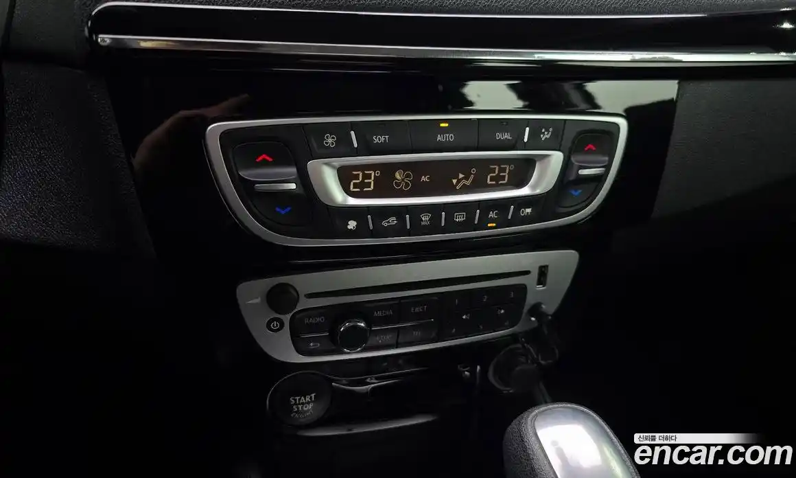 Renault SM3 2016 1.6 Автомат в Москве № 395780, фото 16