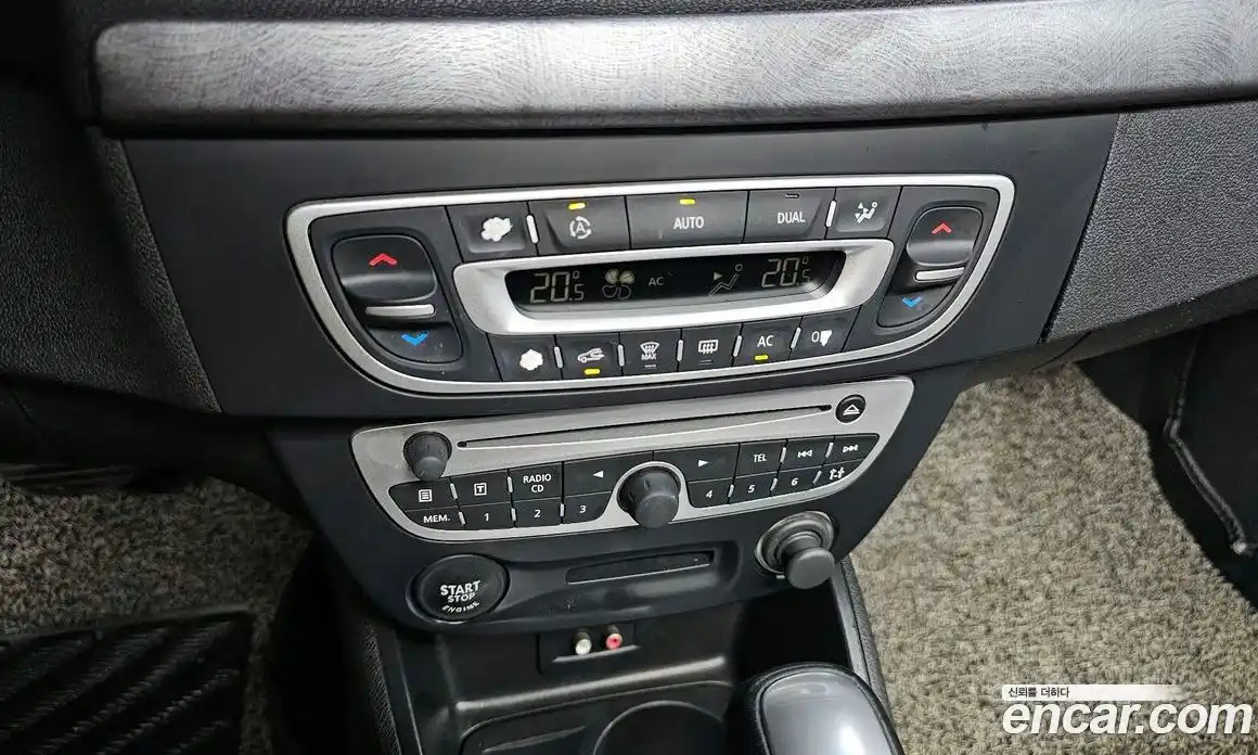 Renault SM3 2010 1.6 Автомат в Москве № 62555, фото 13