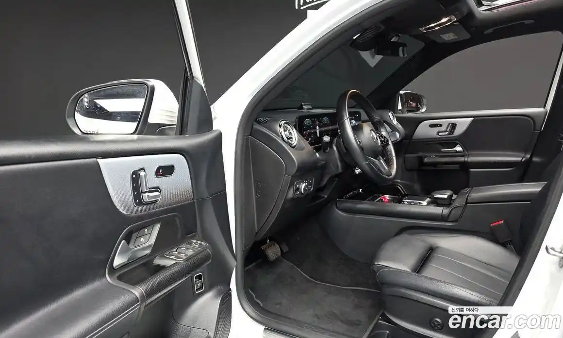 Mercedes-Benz GLB-Class 2021 1.9 Автомат в Москве № 140071, фото 11