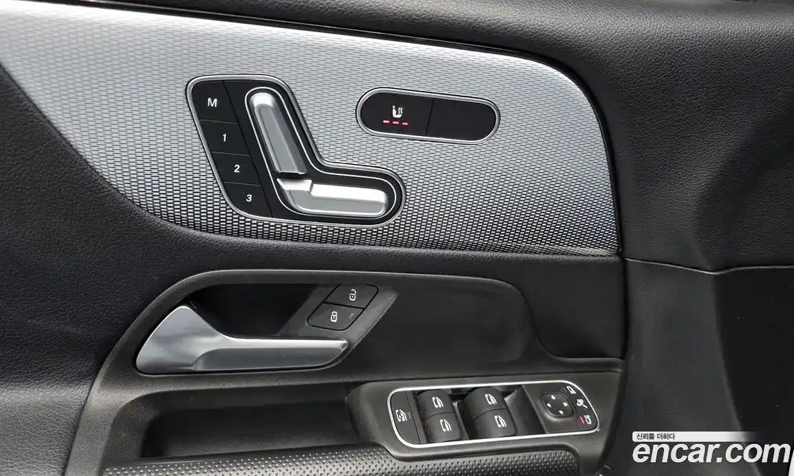 Mercedes-Benz GLB-Class 2021 1.9 Автомат в Москве № 140071, фото 15