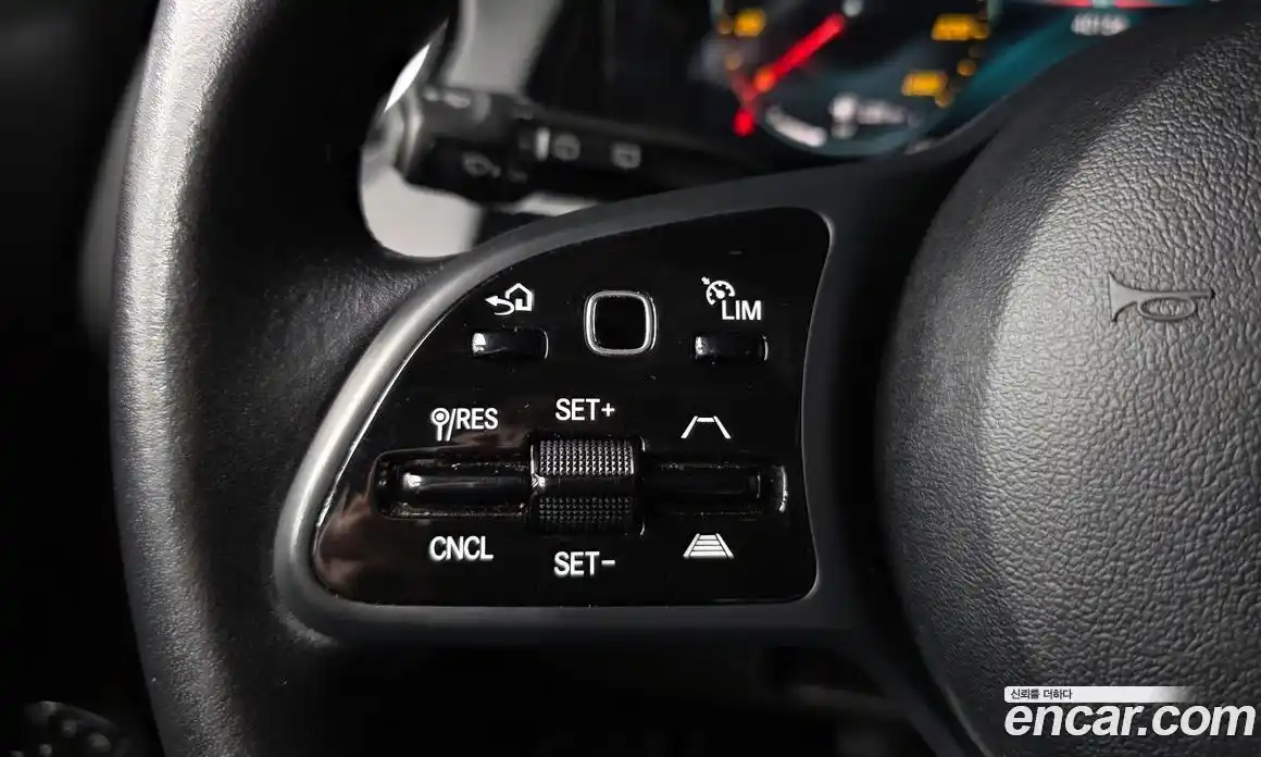 Mercedes-Benz GLB-Class 2021 1.9 Автомат в Москве № 140071, фото 19