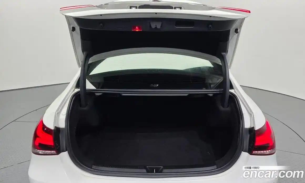 Mercedes-Benz A-Class 2020 2.0 Автомат в Москве № 143710, фото 14