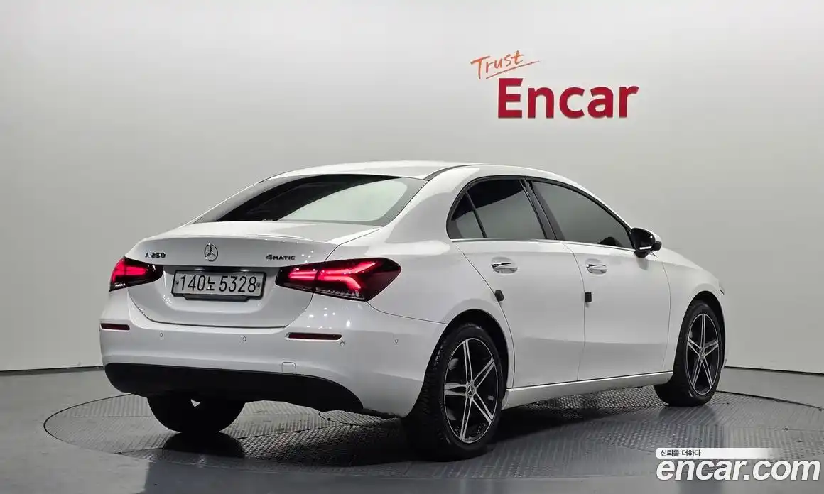 Mercedes-Benz A-Class 2020 2.0 Автомат в Москве № 143710, фото 4