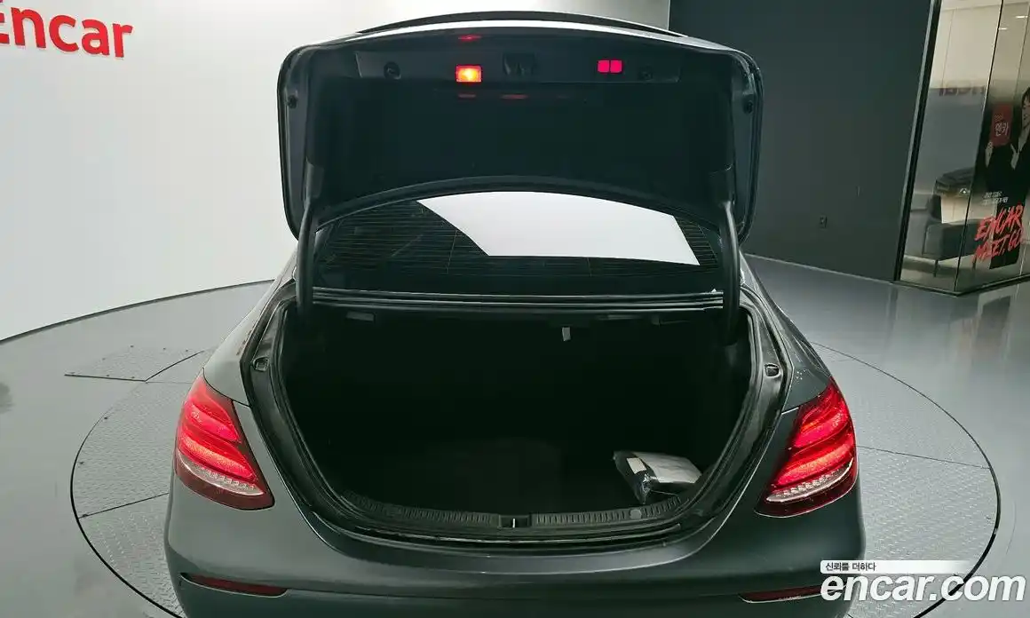 Mercedes-Benz E-Class 2018 2.0 Автомат в Москве № 160364, фото 14