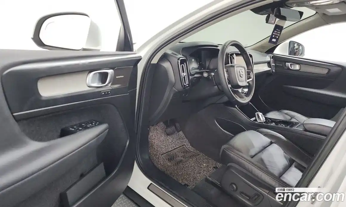 Volvo XC40 2023 2.0 Автомат в Москве № 164312, фото 18