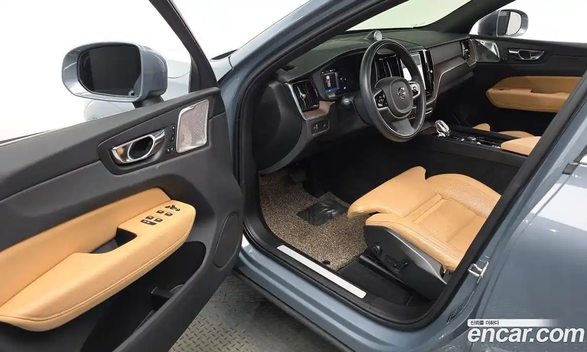 Volvo XC60 2022 2.0 Автомат в Москве № 164378, фото 20