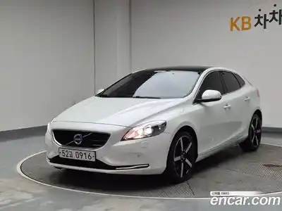 Volvo V40, 2016
