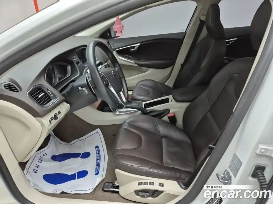 Volvo V40 2016 2.0 Автомат в Москве № 164823, фото 11