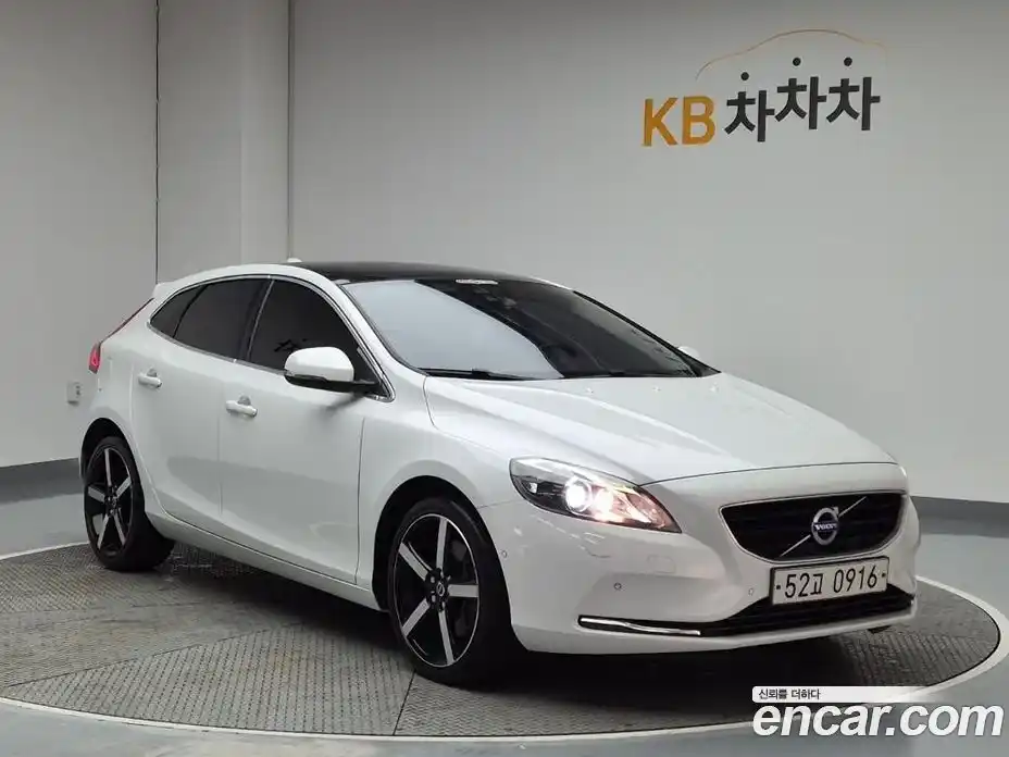 Volvo V40 2016 2.0 Автомат в Москве № 164823, фото 4