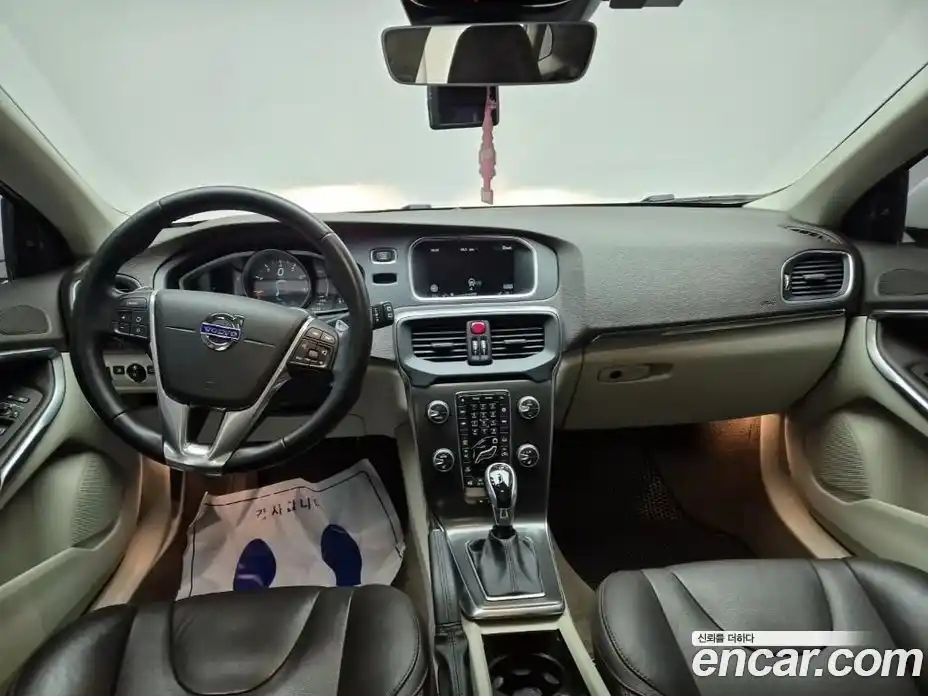 Volvo V40 2016 2.0 Автомат в Москве № 164823, фото 7