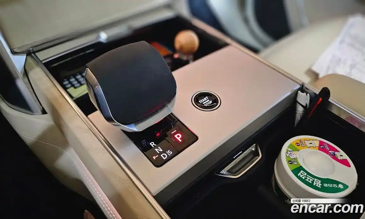 Land Rover Range-Rover 2024 4.4 Автомат в Москве № 166116, фото 17