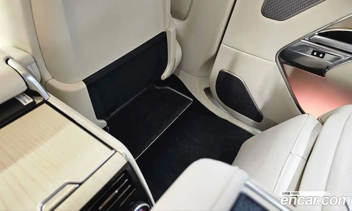 Land Rover Range-Rover 2024 4.4 Автомат в Москве № 166116, фото 20