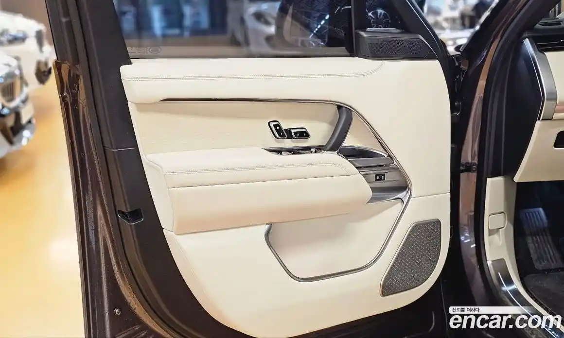 Land Rover Range-Rover 2024 4.4 Автомат в Москве № 166116, фото 7