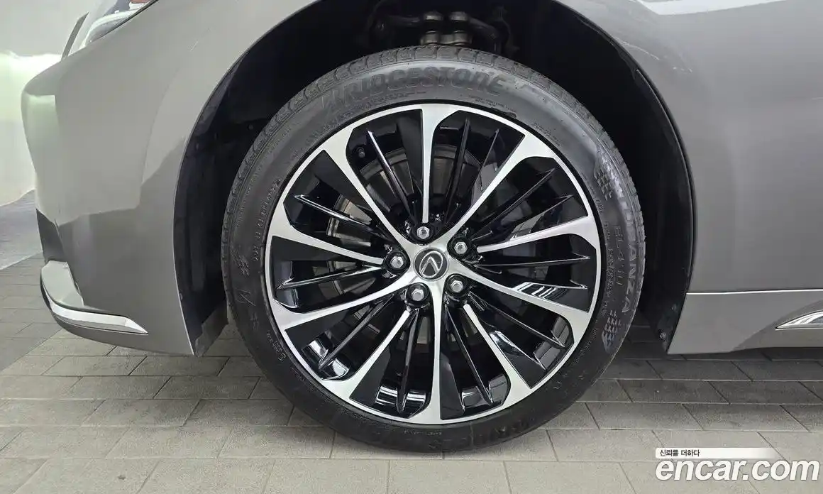 Lexus LS 2023 3.5 Автомат в Москве № 168120, фото 18