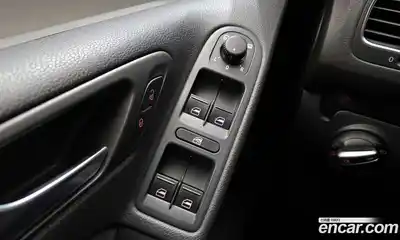 Volkswagen Golf 2011 1.6 Автомат в Москве № 168939, миниатюра 3