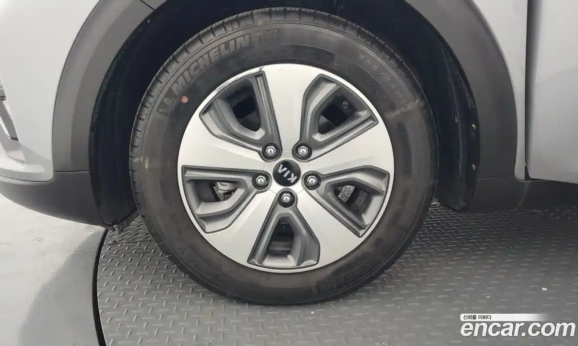 Kia Niro 2021 1.6 Автомат в Москве № 17451, фото 15