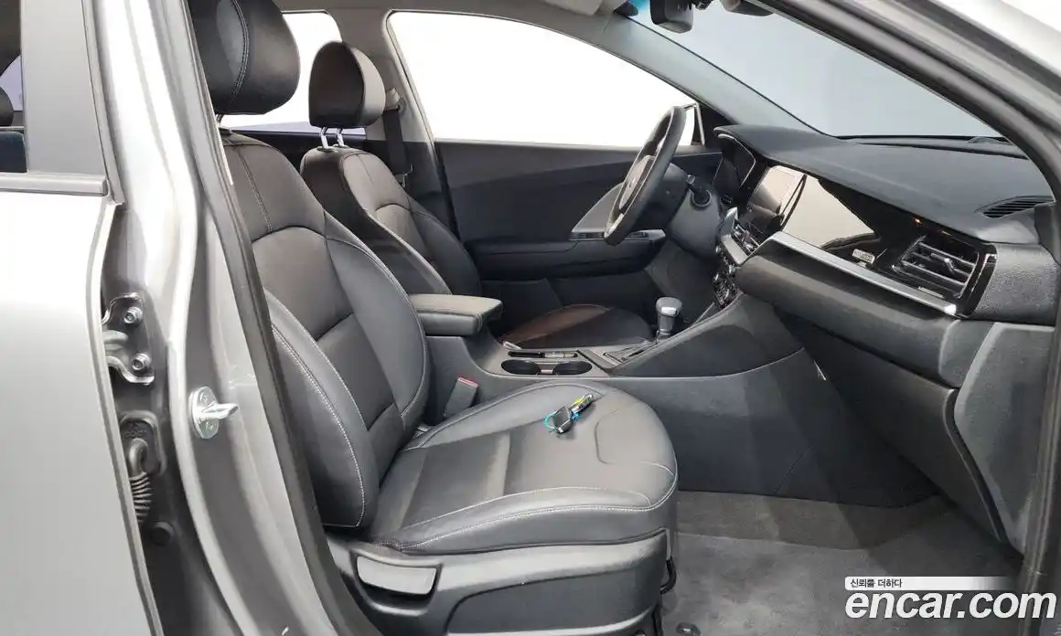 Kia Niro 2021 1.6 Автомат в Москве № 17451, фото 4